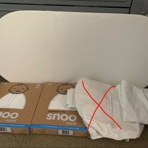 Like new SNOO bundle - mattress, sheet, sacks (2)